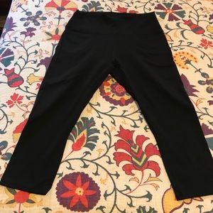 ZYIA Black Ascend high rise Capri